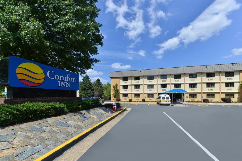 Comfort Inn Herndon-Reston Exterior photo