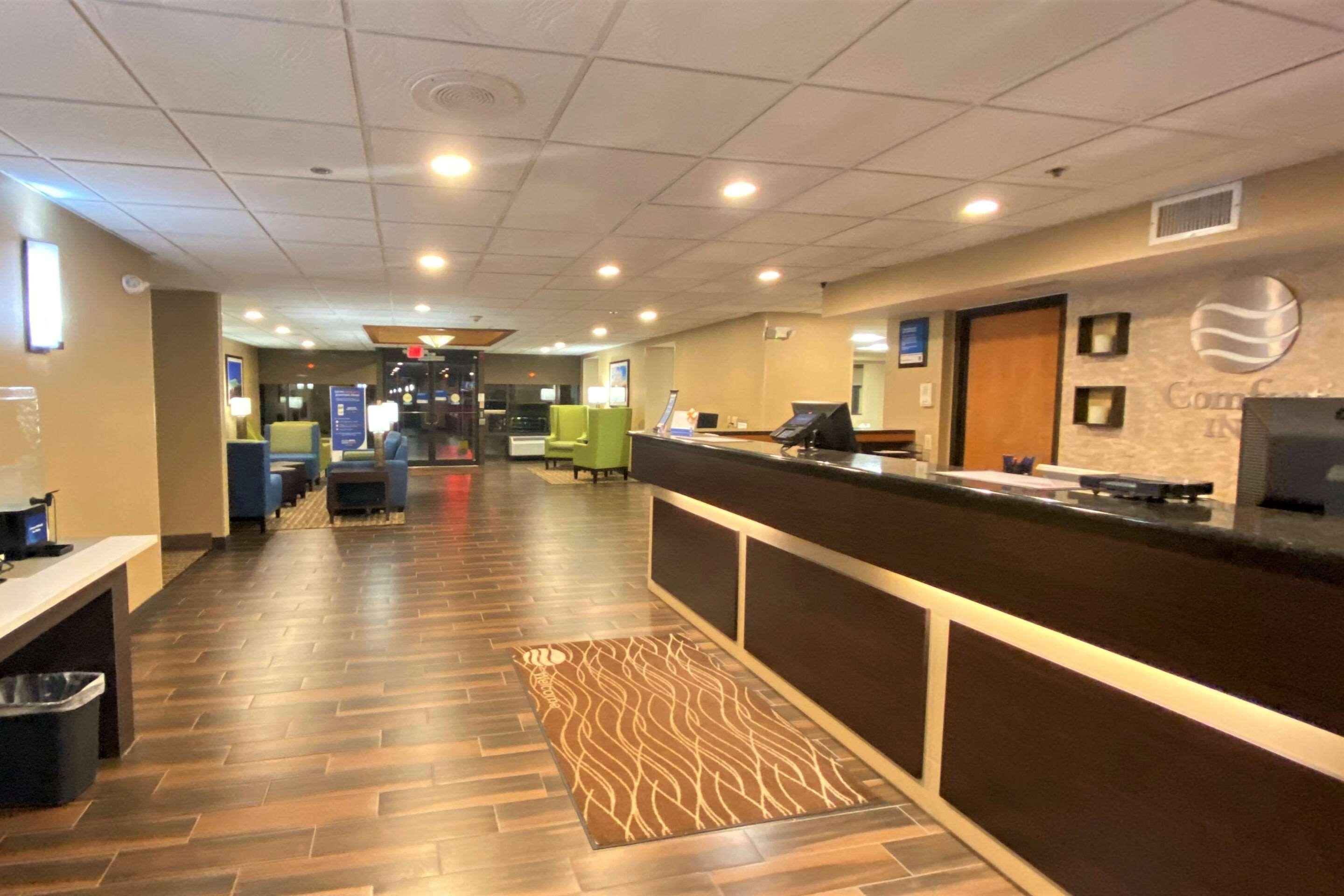 Comfort Inn Herndon-Reston Exterior photo