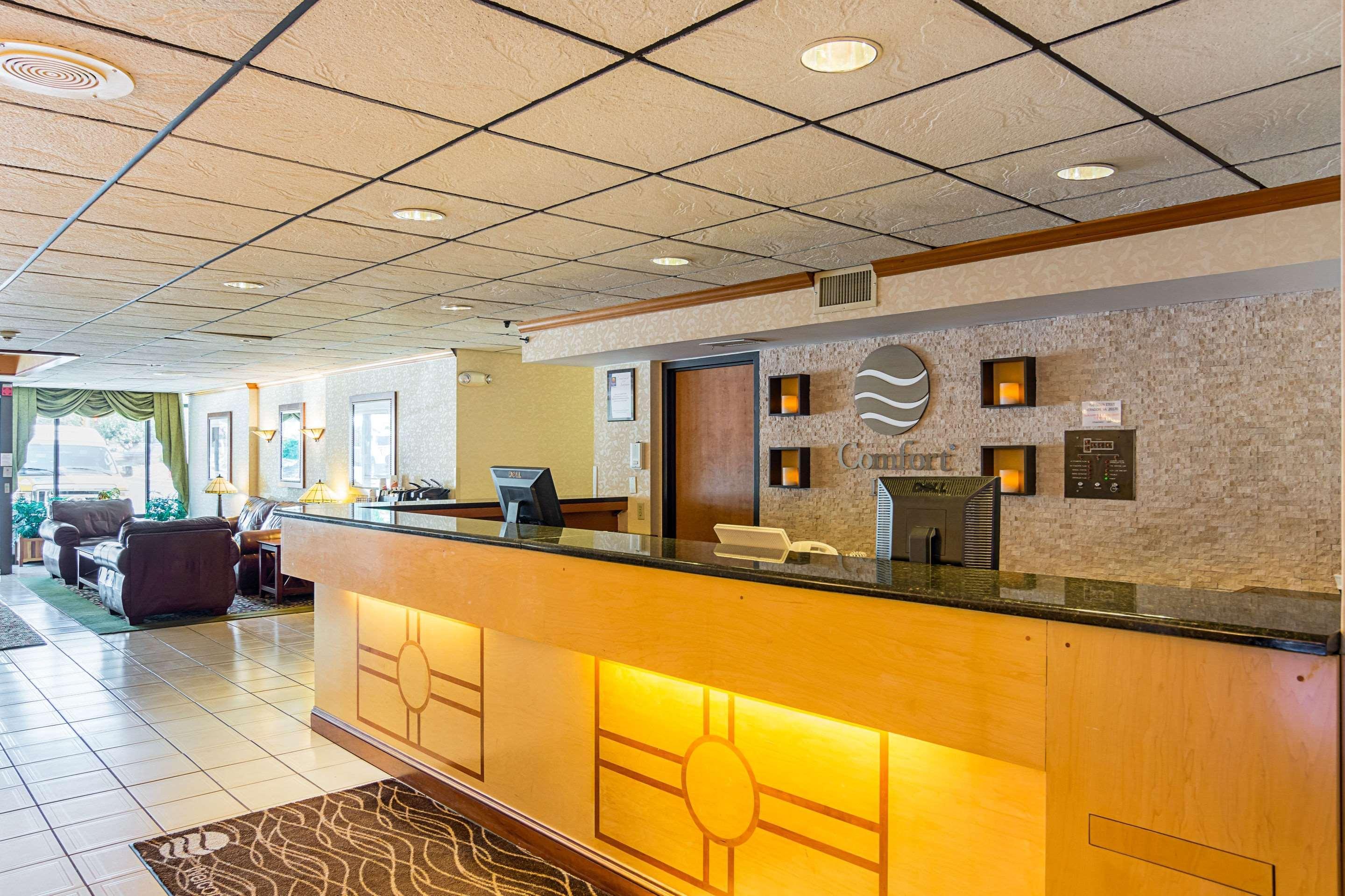 Comfort Inn Herndon-Reston Exterior photo