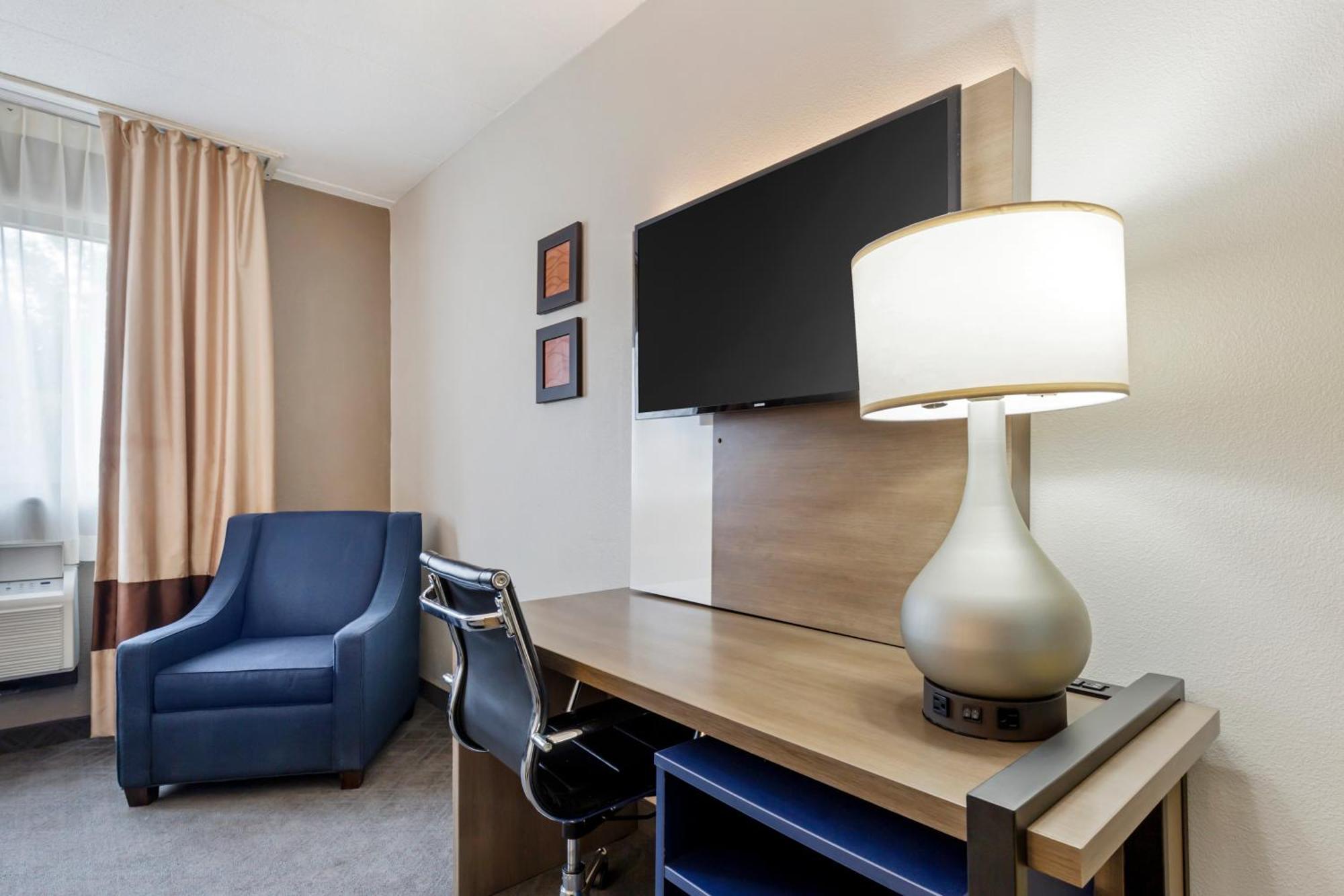 Comfort Inn Herndon-Reston Exterior photo