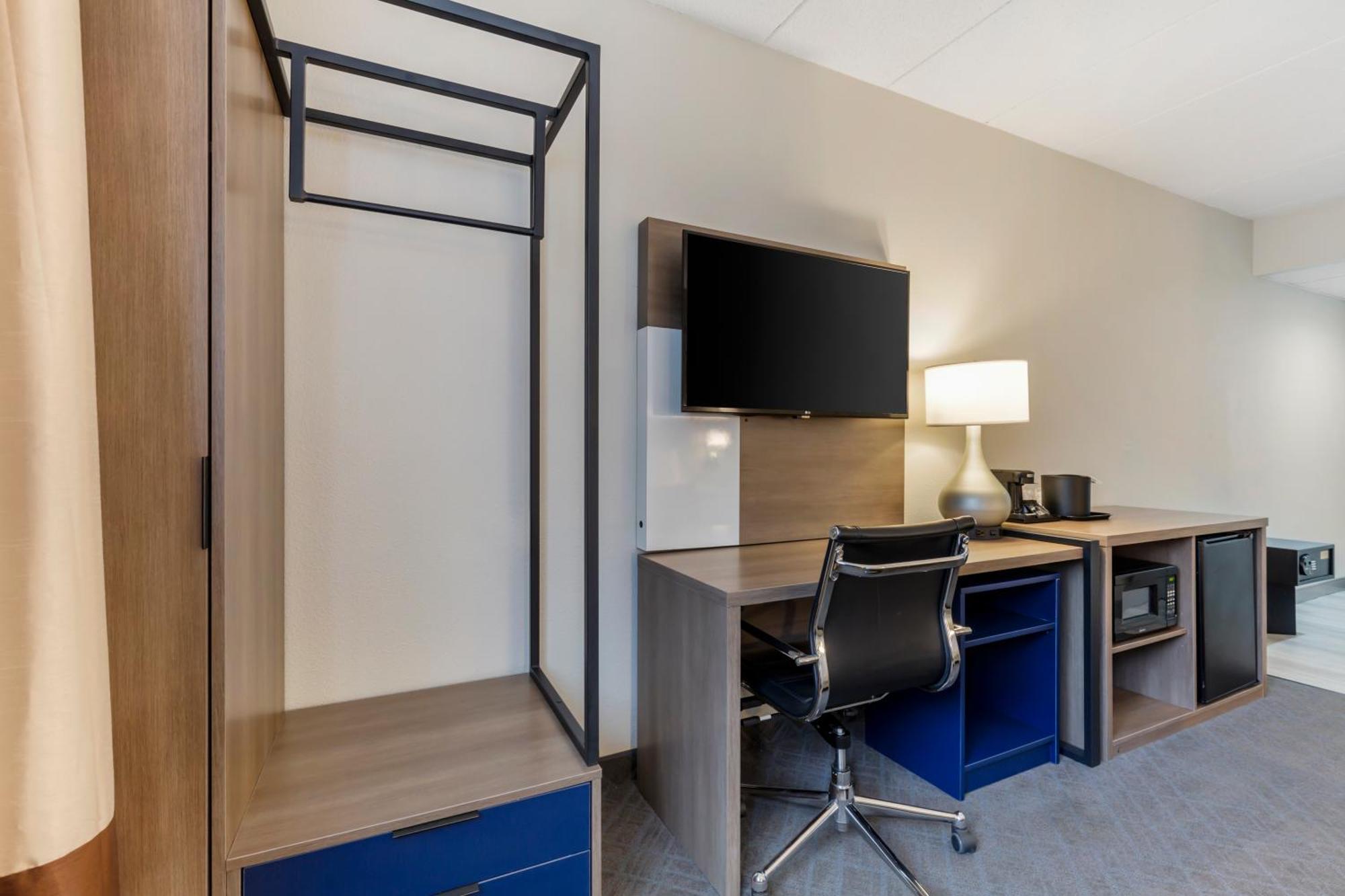 Comfort Inn Herndon-Reston Exterior photo