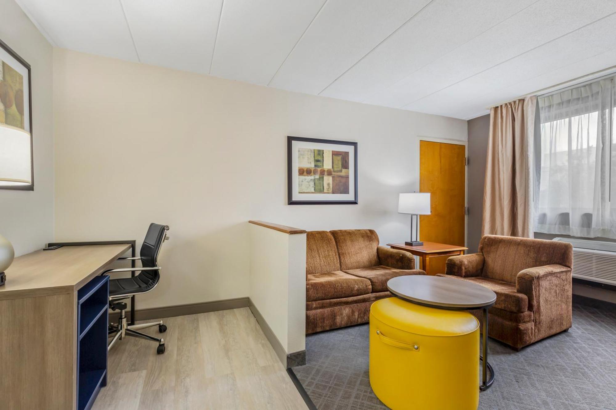Comfort Inn Herndon-Reston Exterior photo