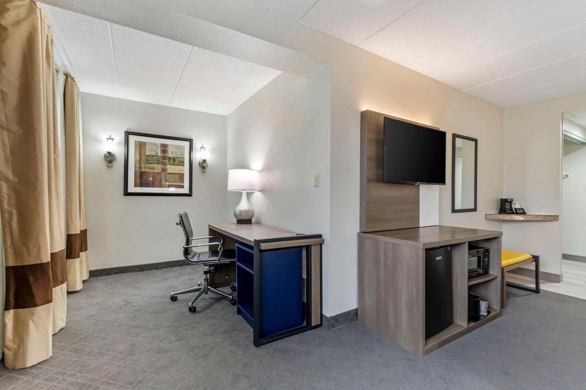 Comfort Inn Herndon-Reston Exterior photo