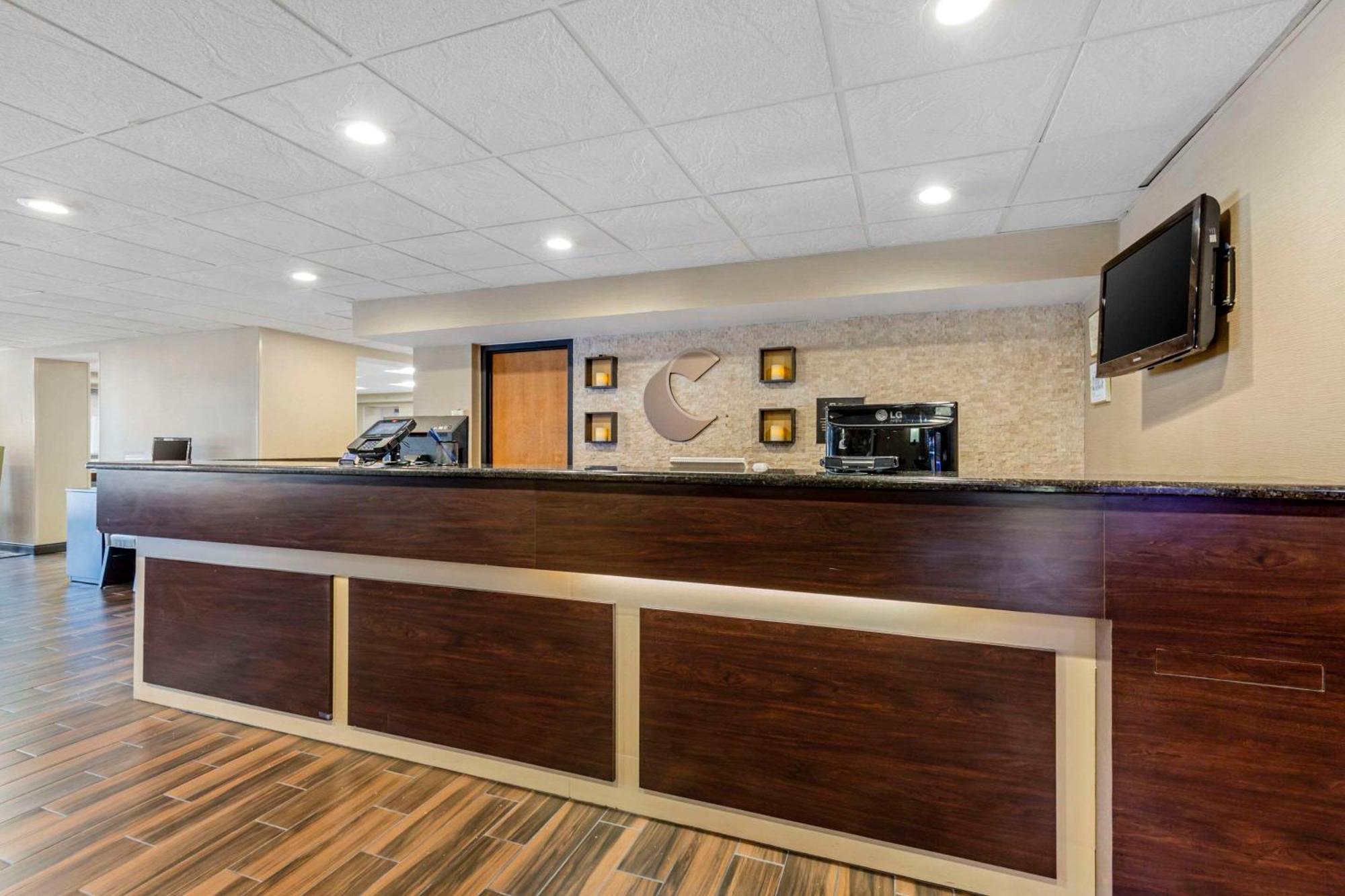 Comfort Inn Herndon-Reston Exterior photo