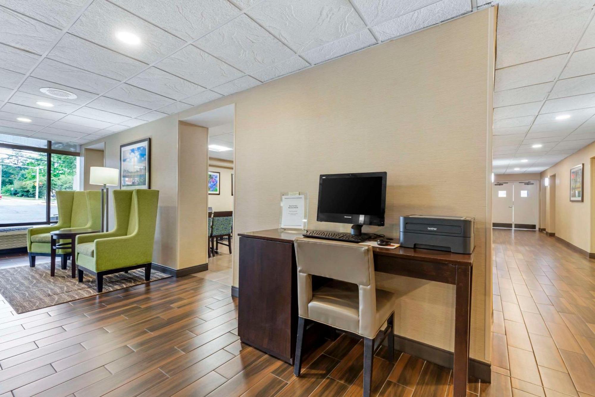 Comfort Inn Herndon-Reston Exterior photo