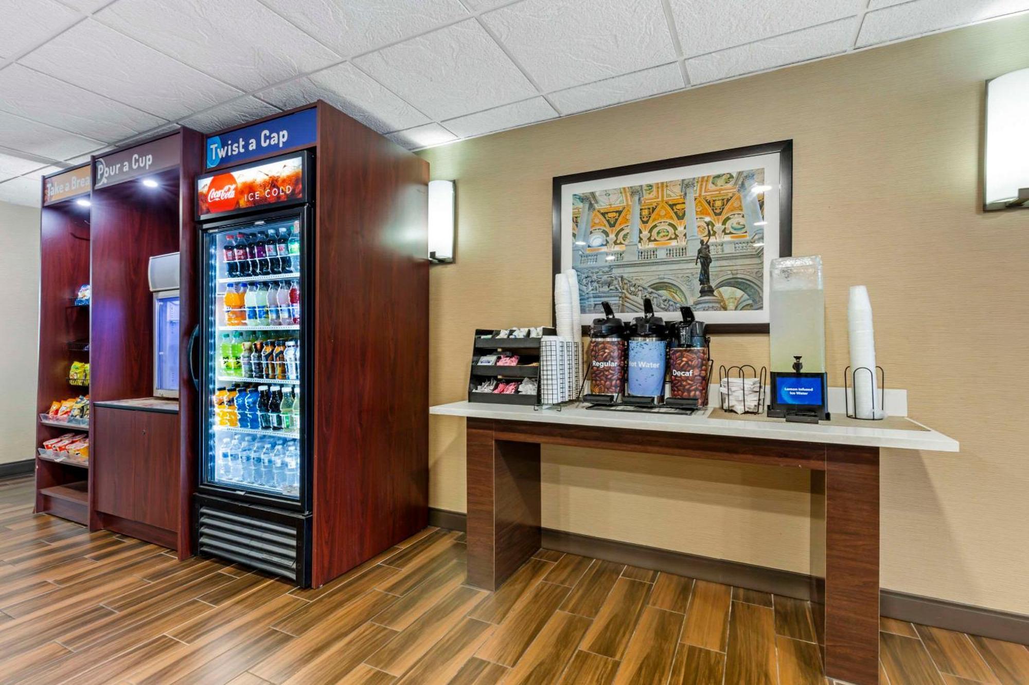 Comfort Inn Herndon-Reston Exterior photo